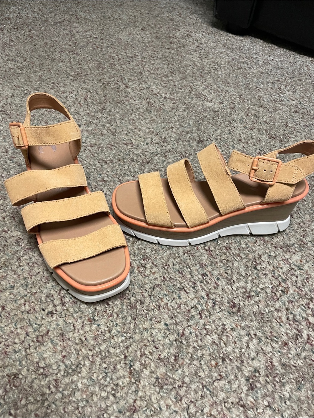 Sorel Womens peach leather tri/strap Platform Sandals- new